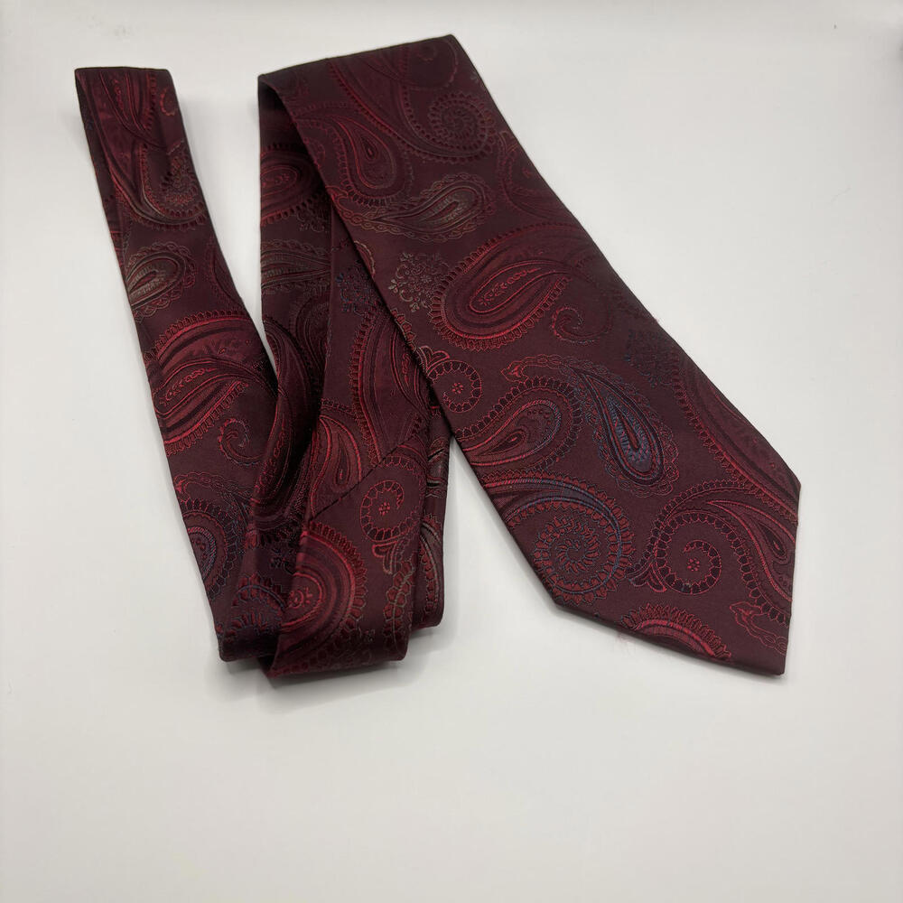 Stylish Kenneth Cole Reaction Paisley Men's Silk Tie - Rich Burgundy Pattern
